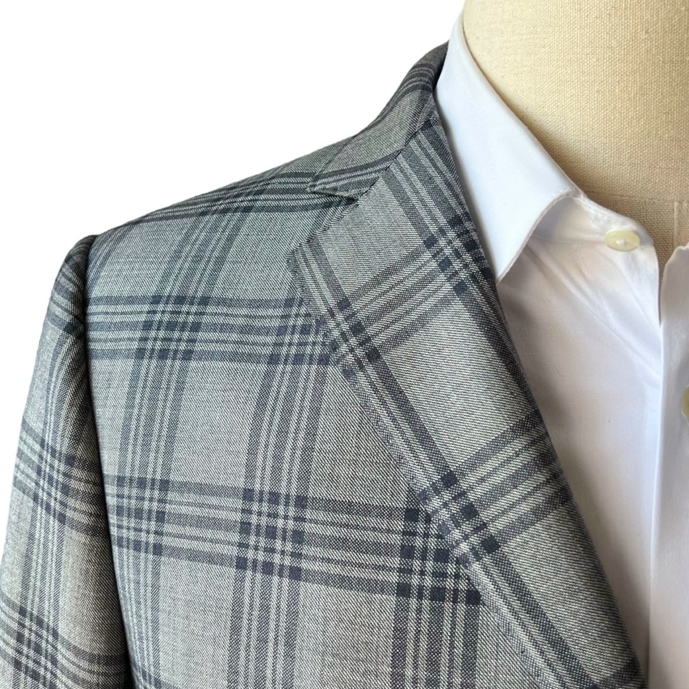 J Hilburn Grey and Navy Plaid Wool Sports Coat | 40 R